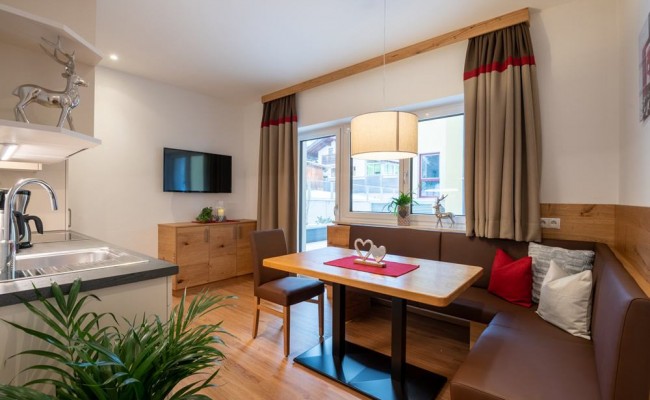 Familienappartement A1 - Küche mit Essbereich