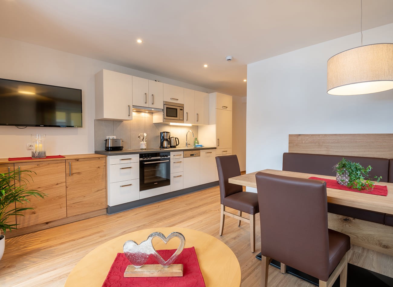Moderne Wohnk&uuml;che mit offenem Wohnbereich im Premium Appartement B1/C1