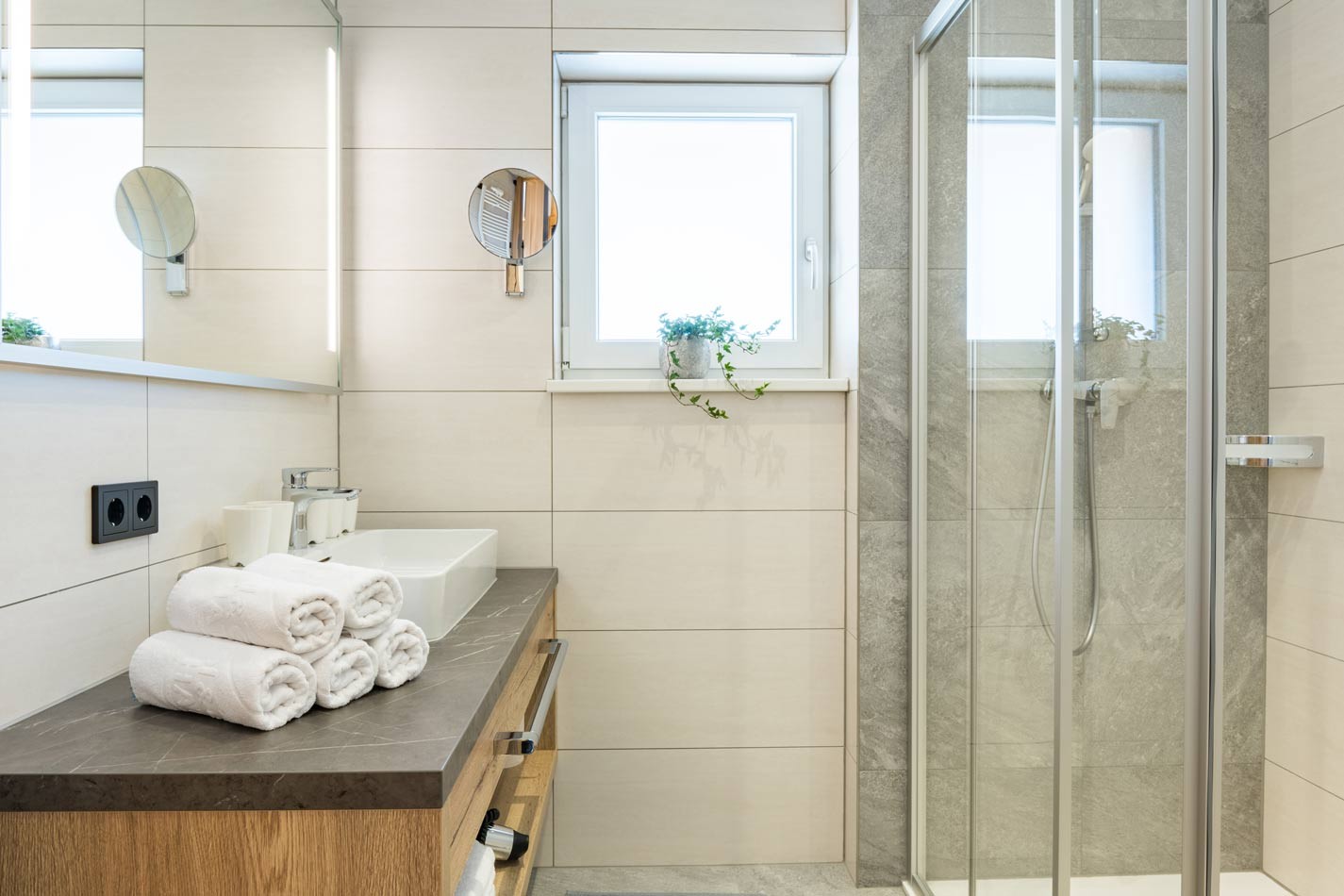 Moderns Badezimmer im Appartement F1/F2