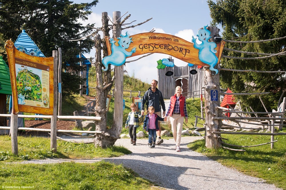 Family excursion to the Geisterberg ghost mountain in the alpine village of St Johann (© Geisterberg Alpendorf)