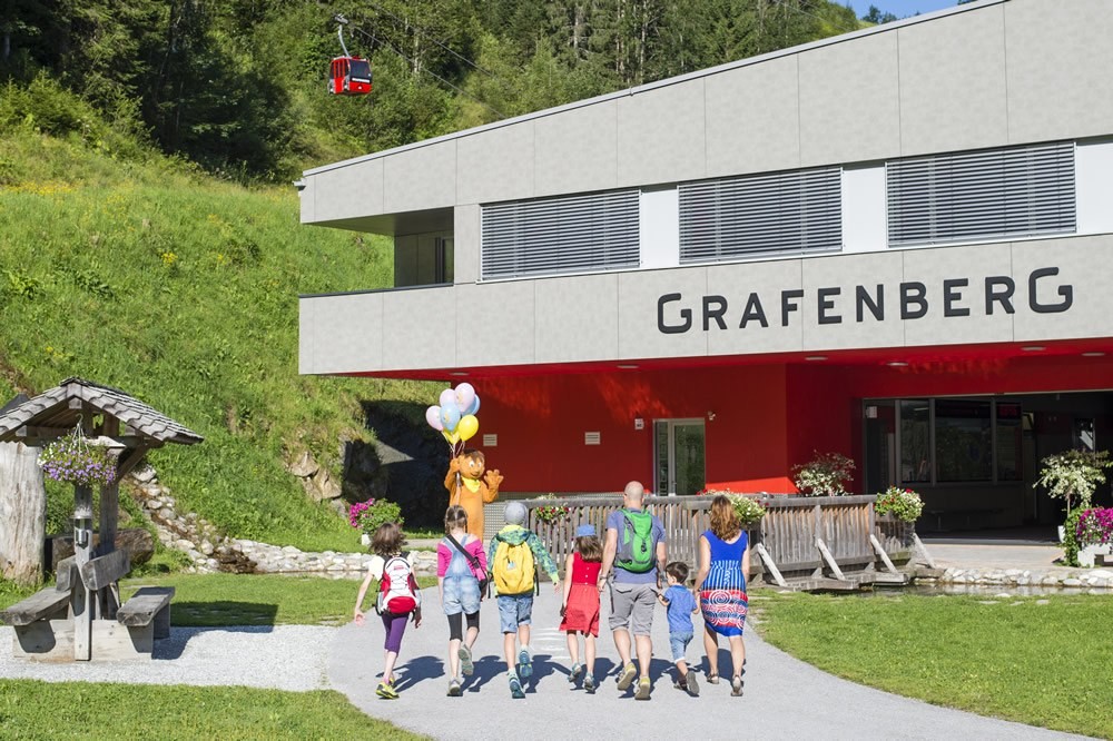 Die Grafenbergbahn bringt Sie im Sommer zum Gipfel
