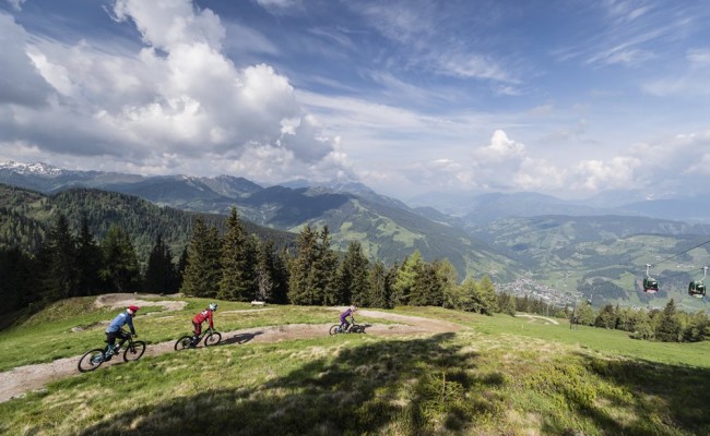 Downhill Action im Bikepark Wagrain