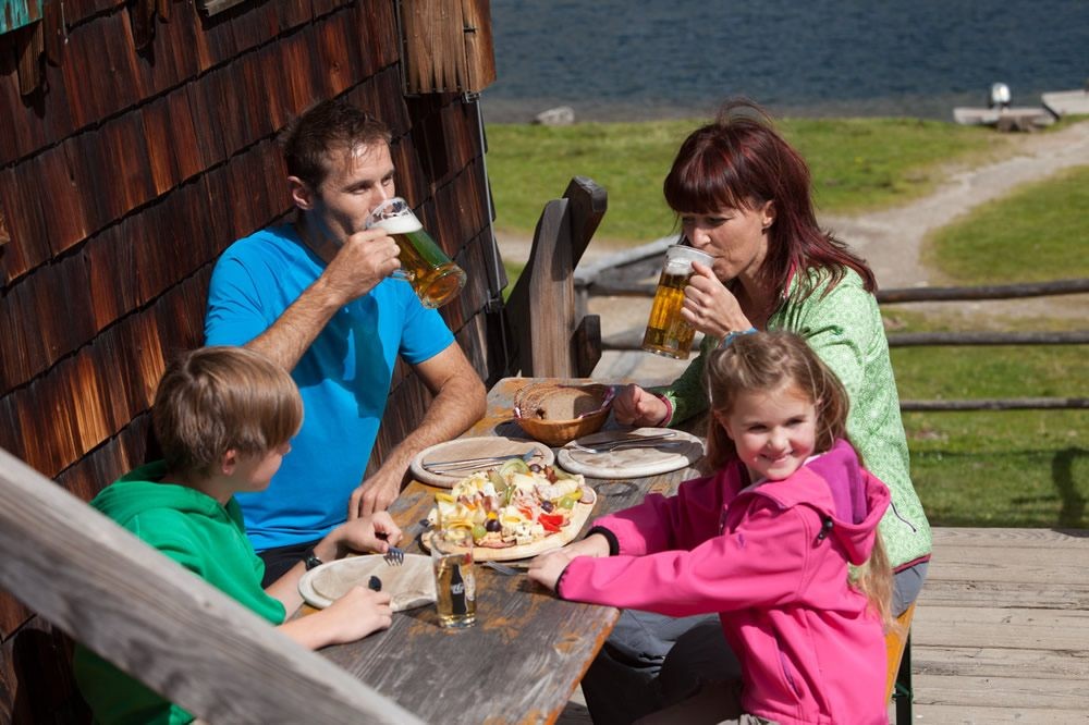 Refreshments at the Lake Tappenkarsee lodge